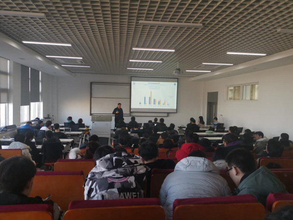长安都柏林国际交通学院举办2018级学生升学与就业咨询会，为学子铺就未来发展之路